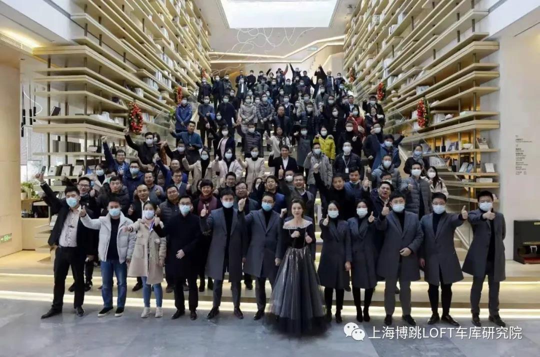 仙桃全国一百多人在华侨城汉口道6号参观研讨LOFT专利车库技术！